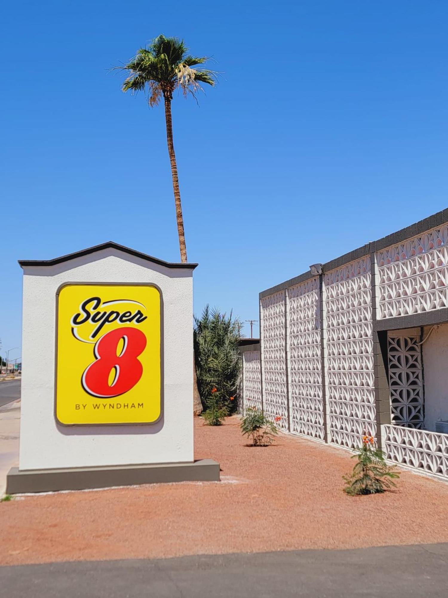 Super 8 By Wyndham El Centro North Hotell Exteriör bild